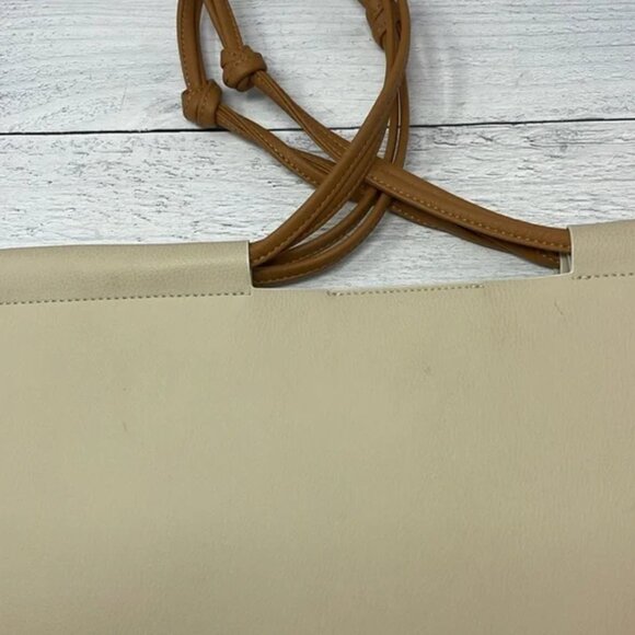 Von Holzhausen The Market Tote in Oat and Caramel - Picture 8 of 13